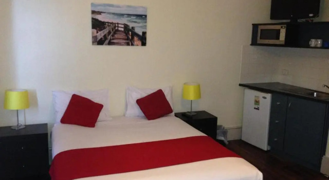 Студия Economy Waterfront Lodge Motel