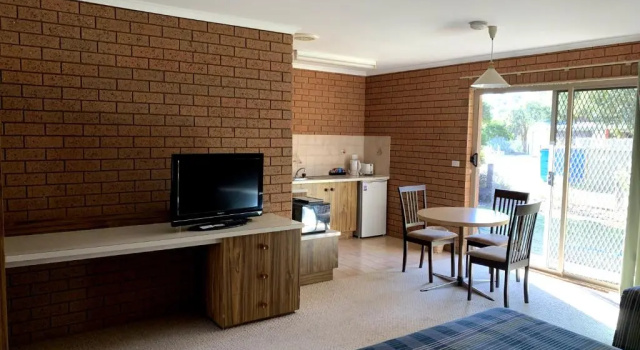 Трёхместный номер Standard Kingswood Motel