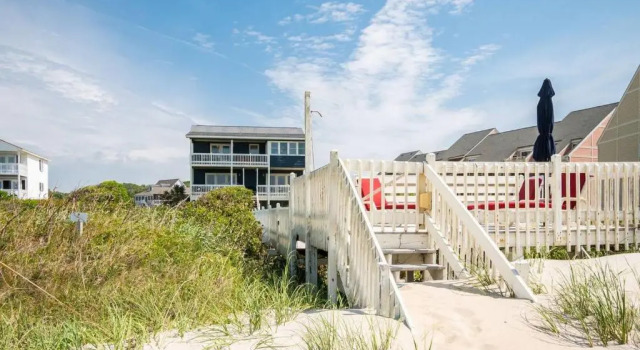Коттедж Sweet Retreat by Oak Island Accommodations