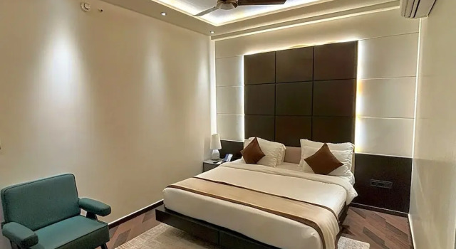 Номер Standard The Long D Hotel Surat Airport Rd