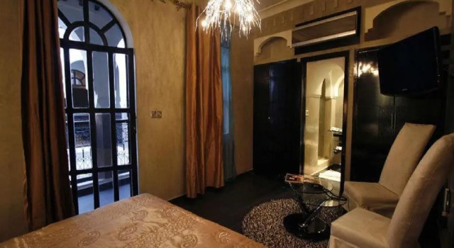 Полулюкс Riad Carllian
