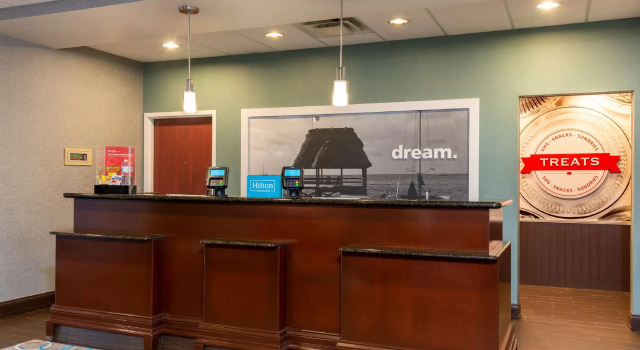 Hampton Inn & Suites Fort Myers-Colonial Boulevard, Забронировать Отель Форт-Майерс Fort Myers Area