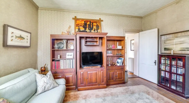 Historic & Spacious Family Home in Nicholasville!, 预订 酒店 尼古拉斯维尔 肯塔基州