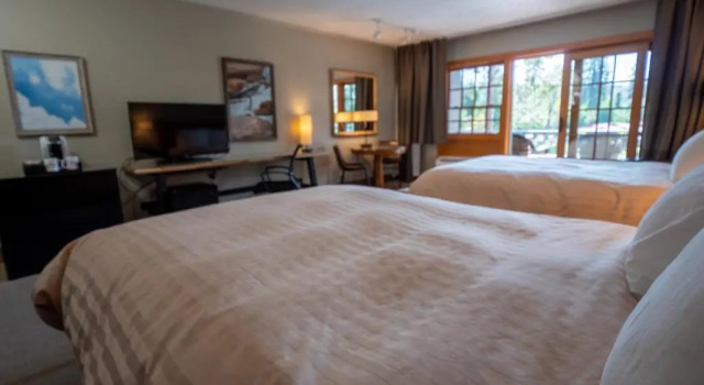Четырёхместный номер Standard с балконом The Lodge at Riverside
