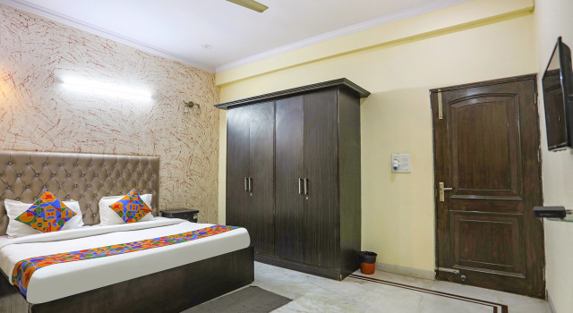 Номер Deluxe FabHotel HM Palace