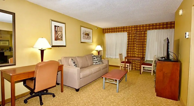 Двухместный люкс c 1 комнатой Holiday Inn Express Hotel & Suites Fenton/I-44 by IHG
