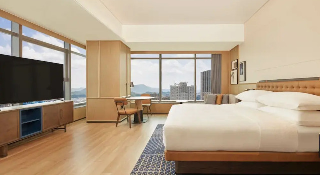 Двухместный люкс Deluxe с видом на город Four Points By Sheraton Linhai