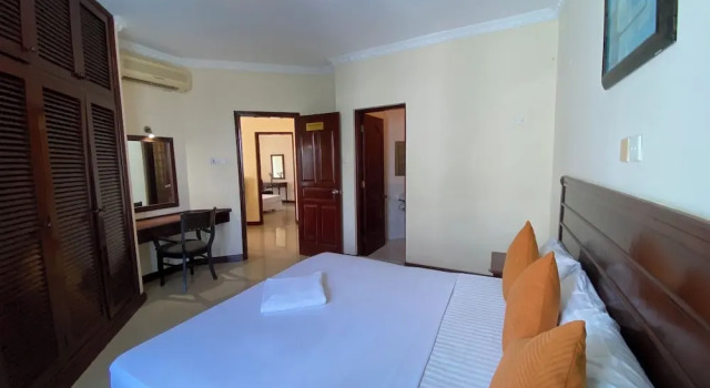 Lux Suites La Vida Sunrise Apartments