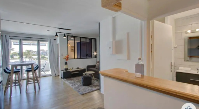 Апартаменты T2 - Black & Wood*** - 45m² - 5min du centre-ville et 10min de l'aéroport