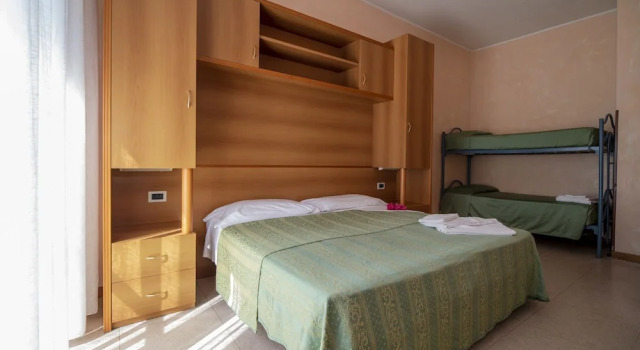 Четырёхместный номер Standard с балконом Hotel Nuova Flavia
