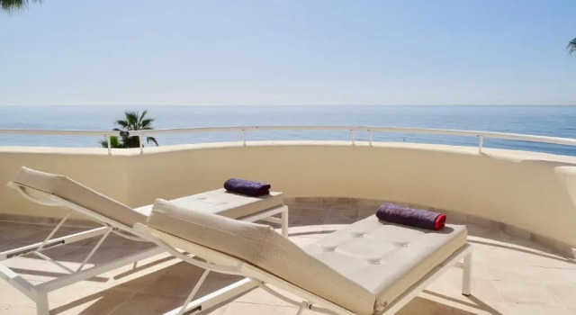 D12 Espectacular y moderno apartamento en primera línea - Estepona - Sinfonia del Mar