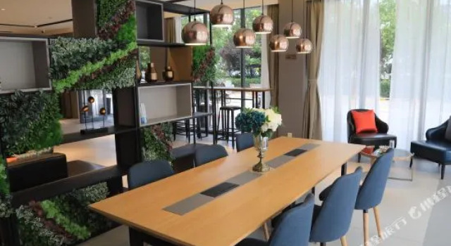 Homeinn Selected Hotel (Sishui Quanyuan Avenue Ginza Mall)