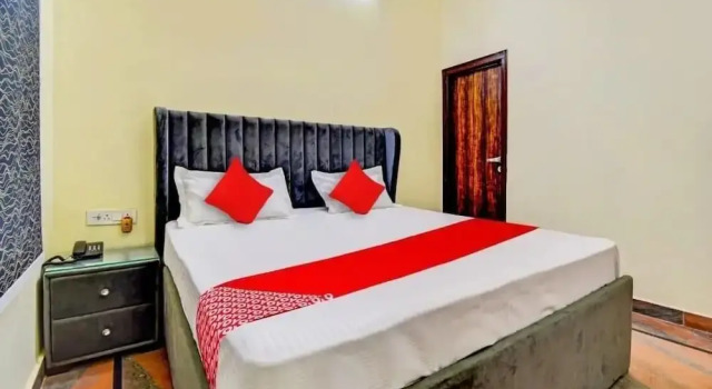Hotel White Hut, Забронировать Отель Бахадургарх штат Харьяна