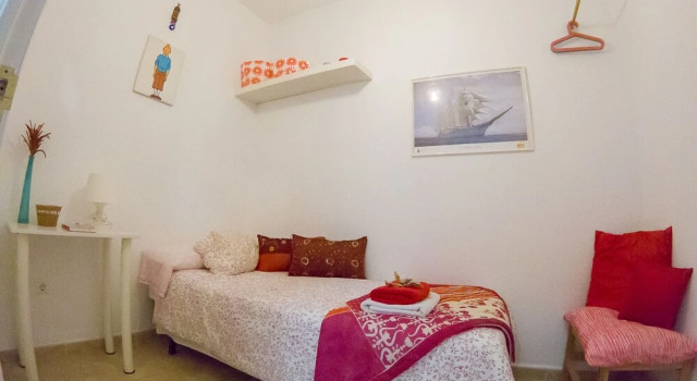 Alojamientos Cadiz Sol Bajo, Забронировать Отель Кадис Коста-де-ла-Лус, рядом с Крепость Сан-Себастьяна
