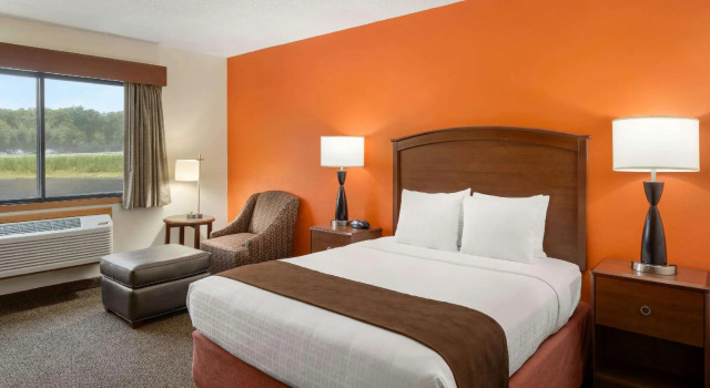 Двухместный номер Standard AmericInn by Wyndham Virginia