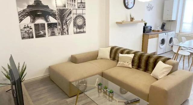 Апартаменты APPARTEMENT CHALEUREUX Wifi et parking gratuit