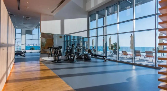 Апартаменты Luxe 3 BR Oceanfront Apt with maids room in the heart of Bluewaters Island