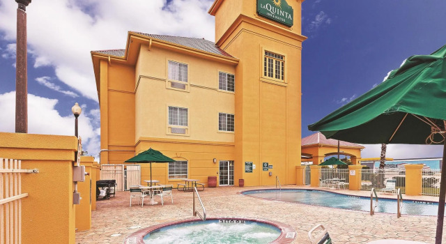 Кровать в общем номере La Quinta Inn & Suites by Wyndham Corpus Christi Northwest