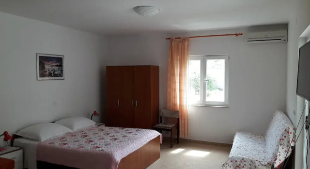Apartments Metajna X