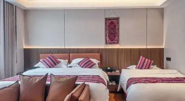 Huajian Minsha Hotel (Youhao Fashion Shopping Center), Boek Hotel Bole Xinjiang