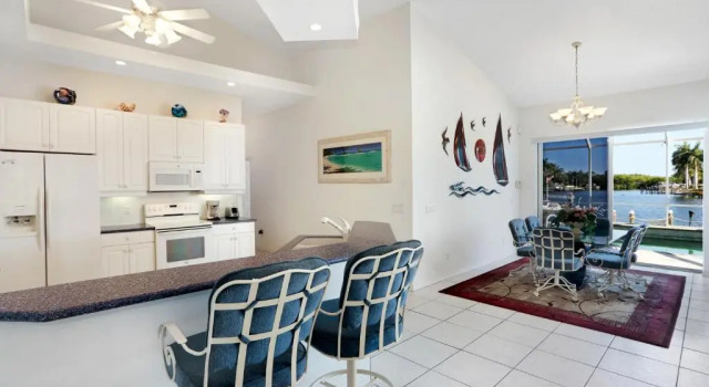 Villa Dolphin