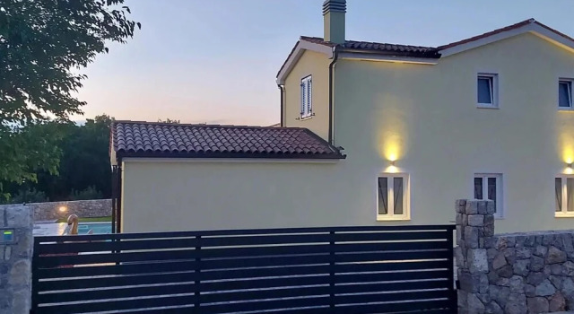 Gorgeous Home In Dobrinj, Prenota Hotel Hotel a Isole Quarnerine con parcheggio, Parcheggio