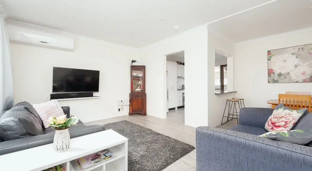 Comfy & Convenient Homebush West