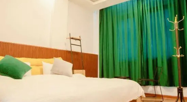 Hailuogou Shuangyue Scenic Homestay, Boek Hotel Moxi Sichuan