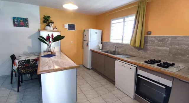 Апартаменты Bungalow with sea view in Deshaies