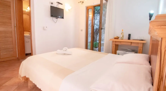 Двухместный номер Economy с балконом Apartments and Rooms Levantin Inn