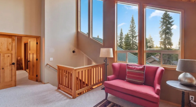 New Listing! Tahoe Donner Ski W/ Hot Tub 3 Bedroom Home, Забронировать Дом для отпуска Траки Скво-Вэлли, рядом с Поле для гольфа Coyote Moon