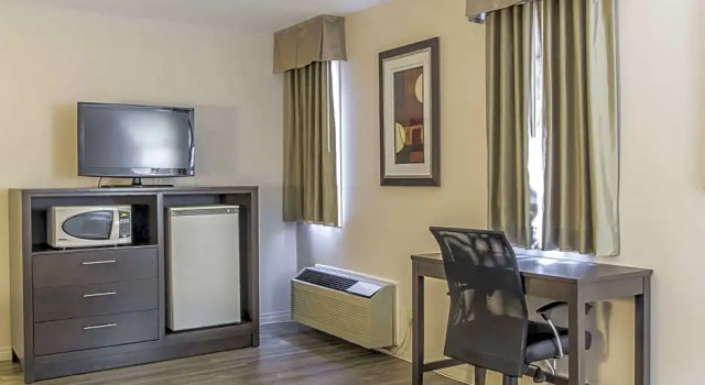 Четырёхместный люкс Econo Lodge Inn & Suites