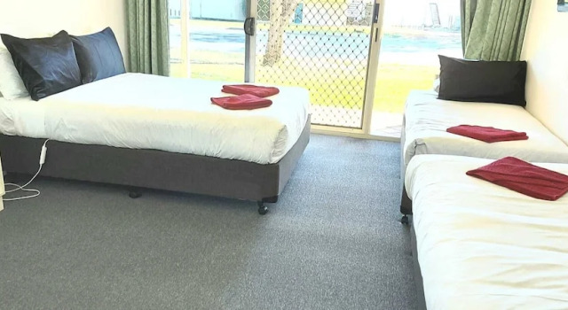 Семейный номер Deluxe с балконом Barmera Lake Resort Motel