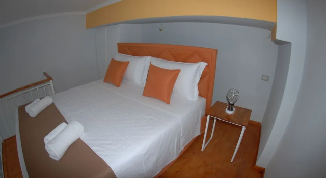 Crown Deluxe Apartments