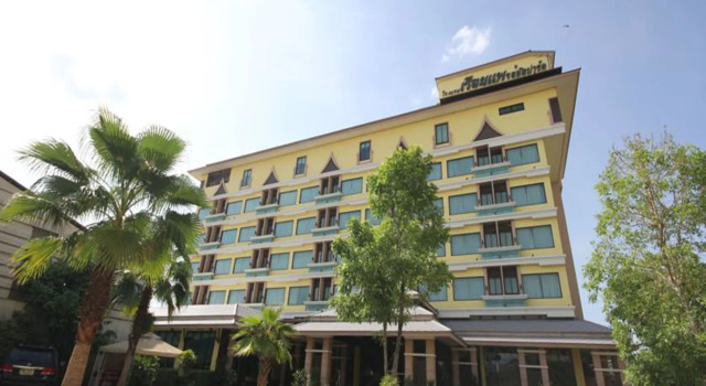 Ruean Phae Royal Park Hotel