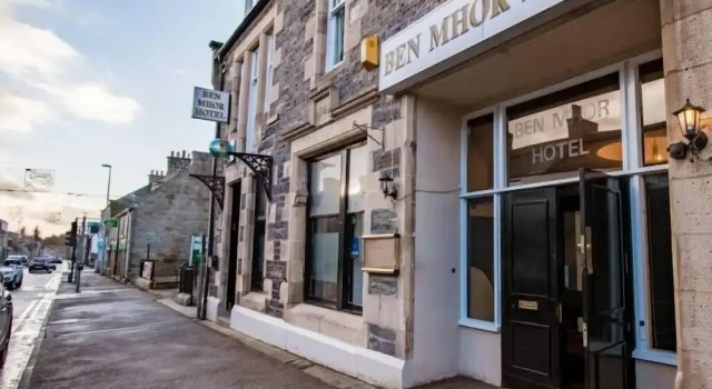 The Ben Mhor Hotel, Bar & Restaurant, Забронировать Отель Отели Грантаун-он-Спей с парковкой, рядом с Музей Грантауна, Парковка