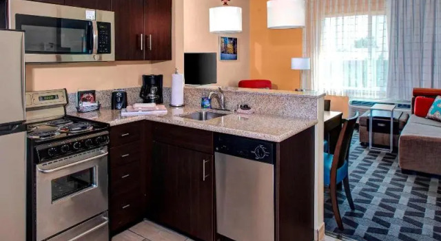 Четырёхместный люкс TownePlace Suites by Marriott Bakersfield West