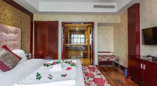 Люкс Howard Johnson Park Plaza Hotel (Jingshan Railway Station Inn)