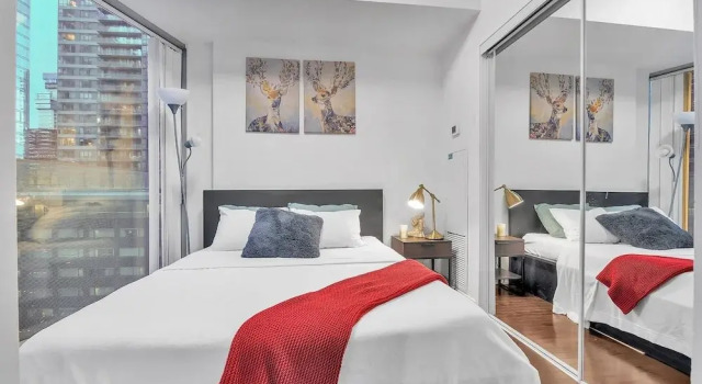 Апартаменты Standard York Street Suites Toronto