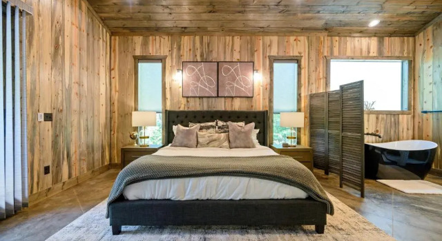 Vacana Blackwater Waterfront Couples Cabin, HotTub, FirePit, Pet Friendly, Book Feriehus Villaer i Hochatown, Villa