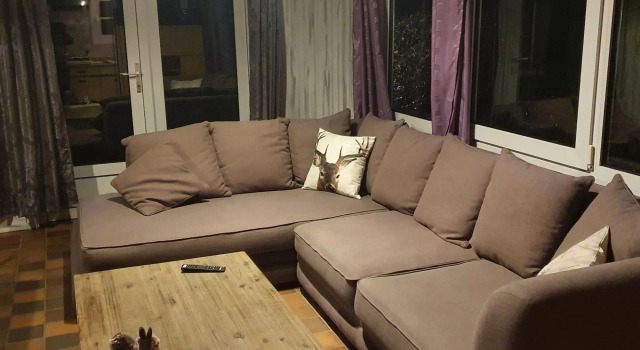 Peacefully situated chalet surrounded by woods, Prenota Chalet Cottage a Maasland, Cottage