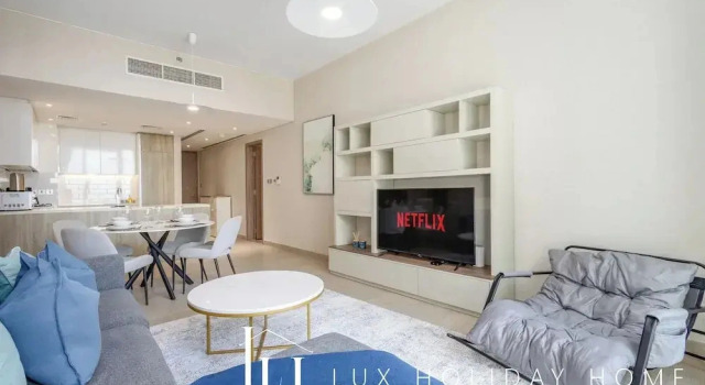 LUX LIV Contemporary Marina Suite 2