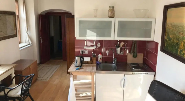 Studio Queen Bee apartments
