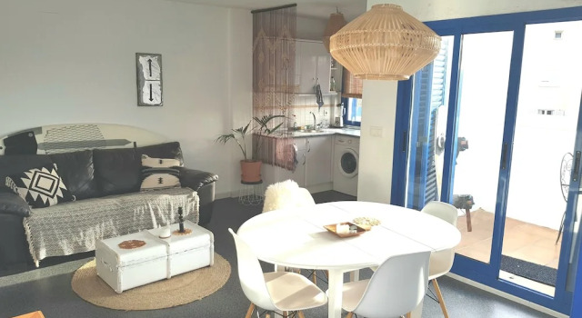 Коттедж Beach House with Balcony and beach view