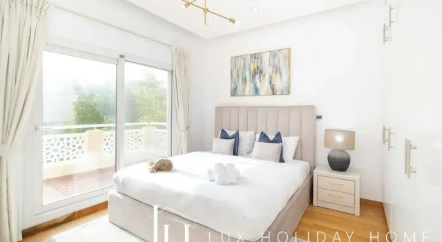 LUX The Meadows 5 Bed Villa, Забронировать Вилла Коттеджи Эмирата Дубая, рядом с Променад Джумейра Лейк Тауэрс, Коттедж