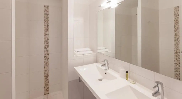 Komfortowy pokój Hotel Alienor