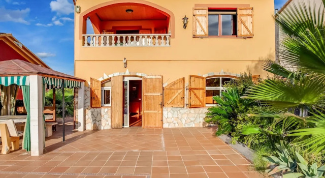 Belvilla by OYO Casa Las Palmeras, Prenota Hotel El Vendrell El Baix Penedès