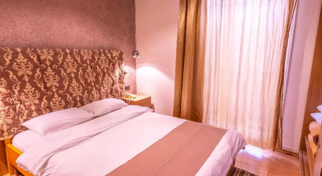 Двухместный номер Superior с балконом Metropolis Hotel