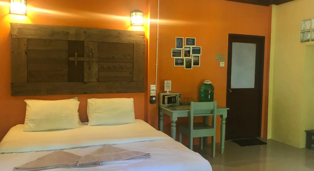 Chomjan Beach Resort