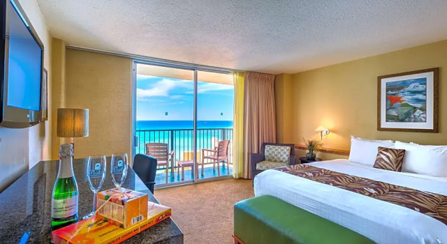 Номер Standard с видом на океан Waikiki Resort Hotel